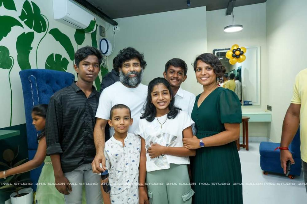 family-saloon-open-celebration-atta-kathi-dinesh